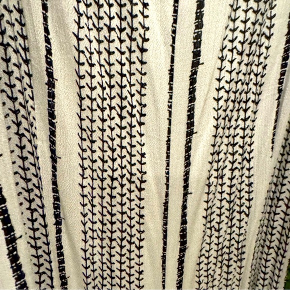 Black and White Patterned Women's Jumper - Picture 8 of 8